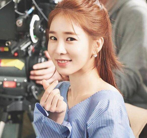 劉仁娜整容前對(duì)比