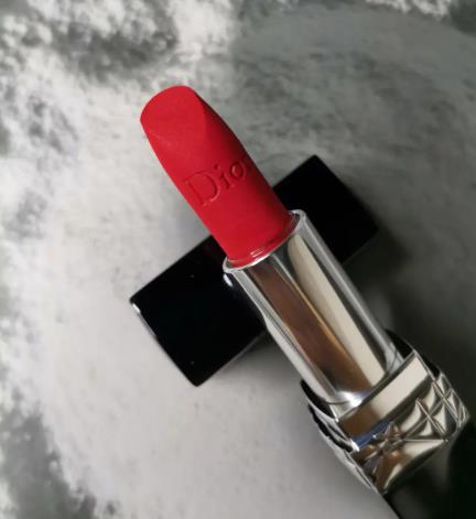 迪奧口紅999怎么分辨是不是正品？